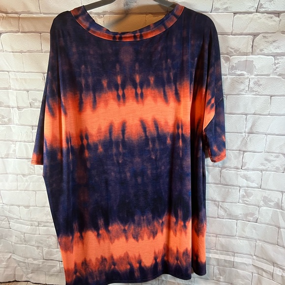 Cute top - Picture 3 of 3